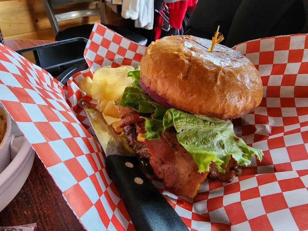 Bacon Cheeseburger w Side Salad